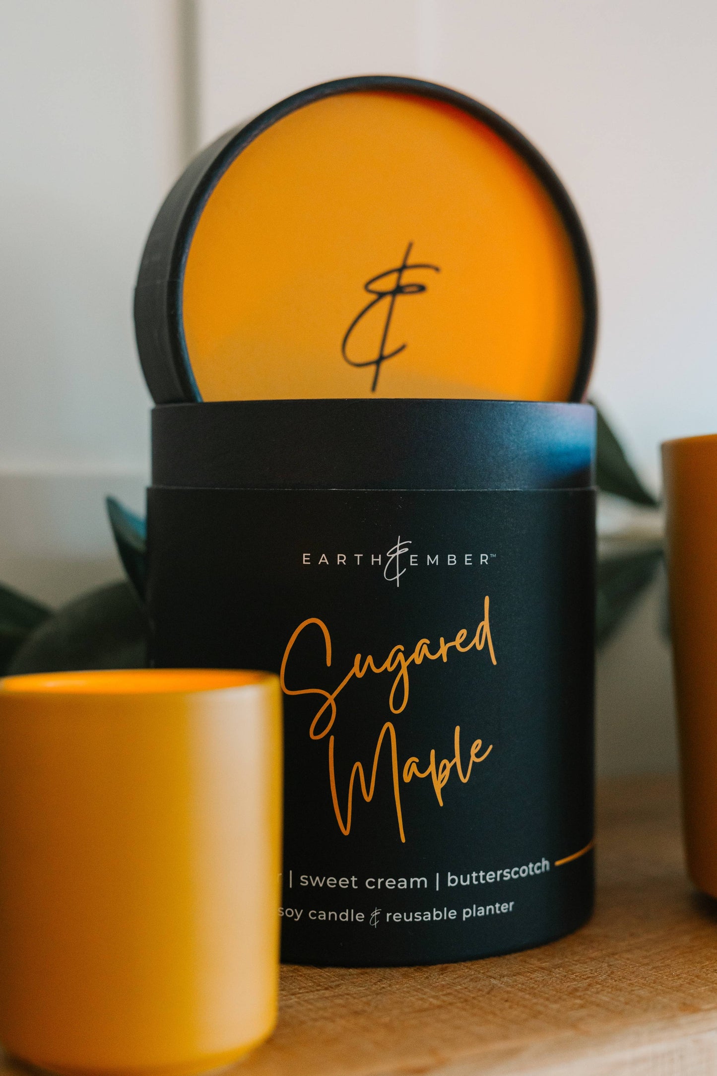 Earth & Ember 13 oz Candle: Sugared Maple