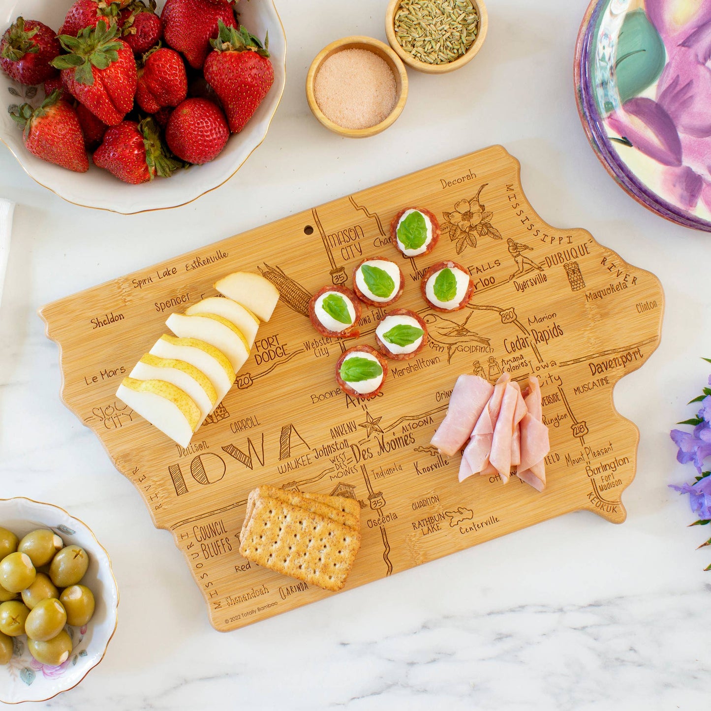 Destination Iowa Cutting Board with Engraved Artwork